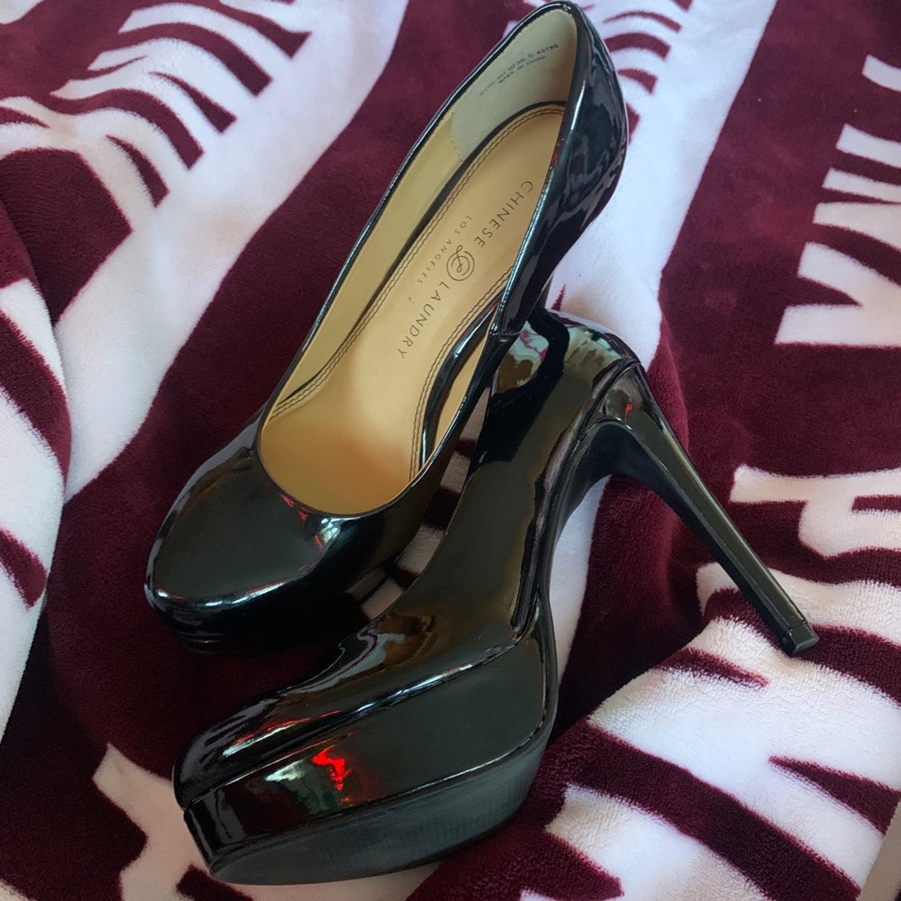 black chinese laundry pumps
